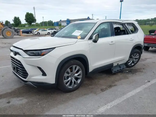 5TDAAAB58RS028476 2024 TOYOTA HIGHLANDER - Image 2