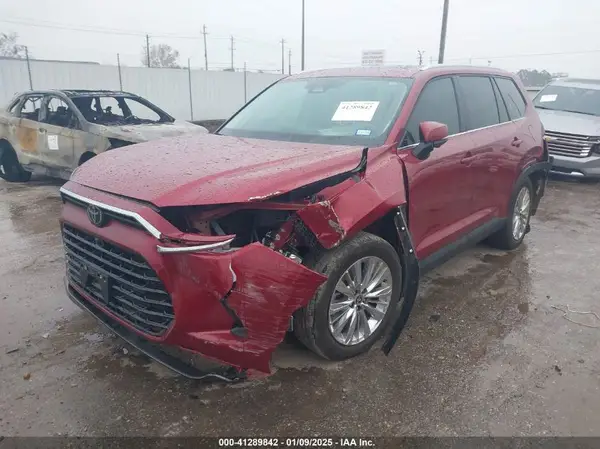 5TDAAAB58RS030941 2024 TOYOTA HIGHLANDER - Image 2