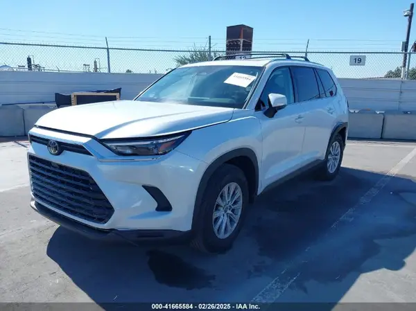 5TDAAAB58SS070569 2025 TOYOTA HIGHLANDER - Image 2
