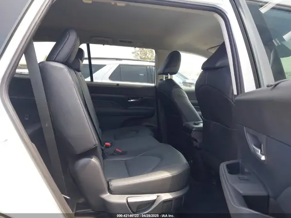5TDAAAB59RS068968 2024 TOYOTA HIGHLANDER - Image 8