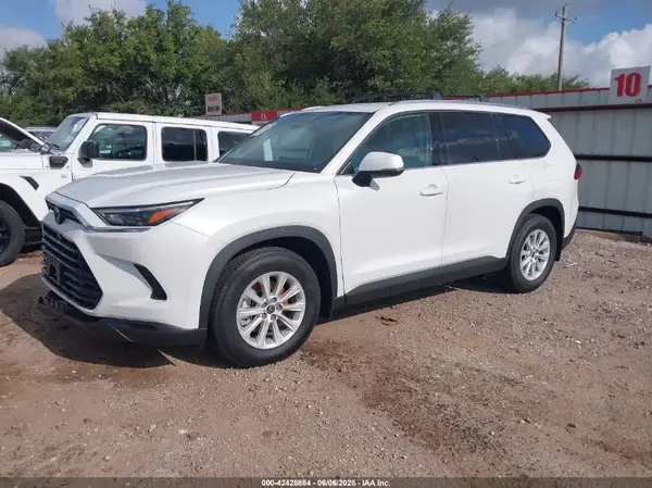 5TDAAAB59SS076445 2025 TOYOTA HIGHLANDER - Image 2