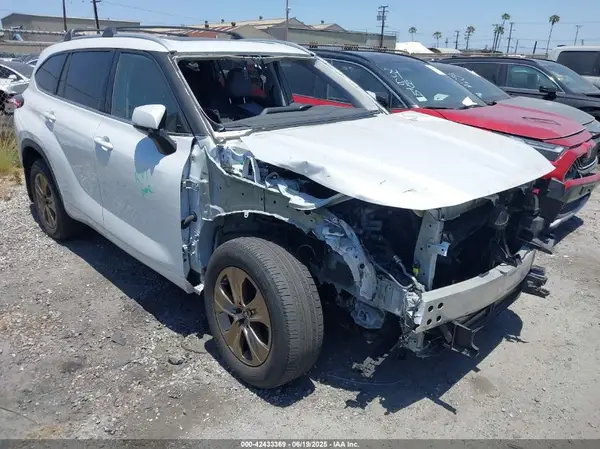 5TDAARAH1NS510033 2022 TOYOTA HIGHLANDER - Image 1