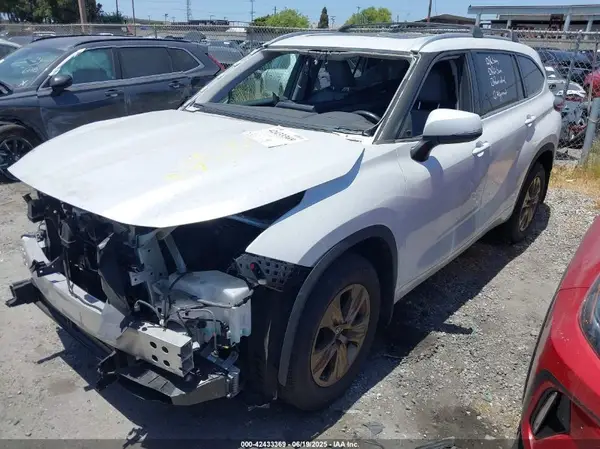 5TDAARAH1NS510033 2022 TOYOTA HIGHLANDER - Image 2