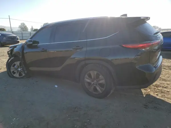 5TDAARAH2NS517184 2022 TOYOTA HIGHLANDER - Image 2