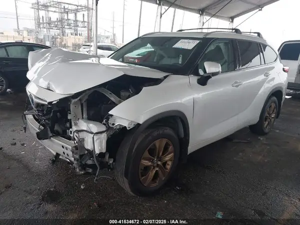 5TDAARAH3NS512317 2022 TOYOTA HIGHLANDER - Image 2