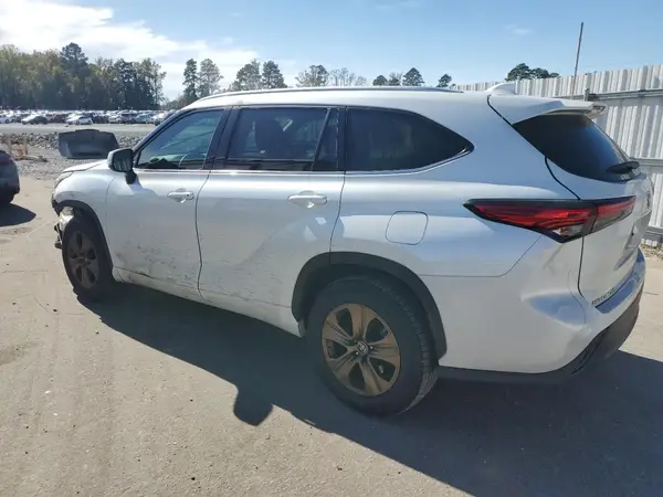 5TDAARAH5NS512139 2022 TOYOTA HIGHLANDER - Image 2