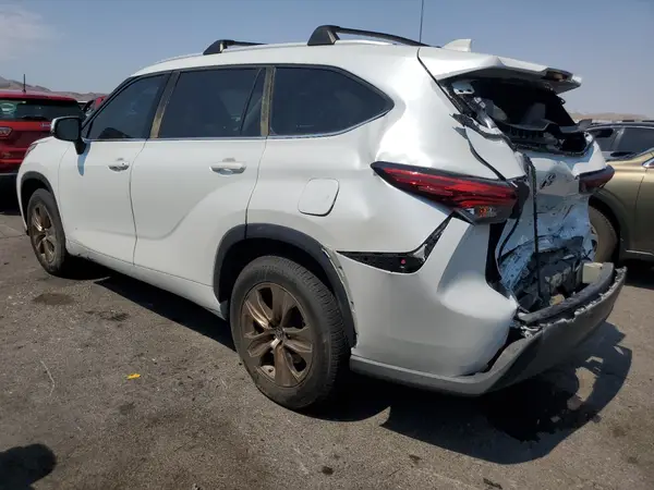 5TDAARAH5NS514148 2022 TOYOTA HIGHLANDER - Image 2
