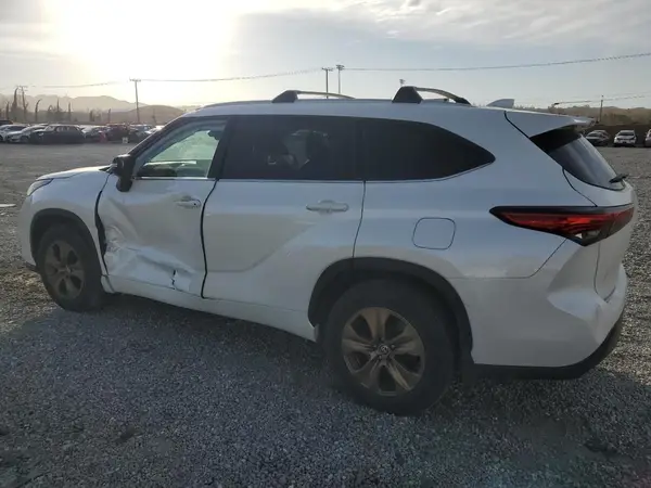 5TDAARAH6NS514417 2022 TOYOTA HIGHLANDER - Image 2