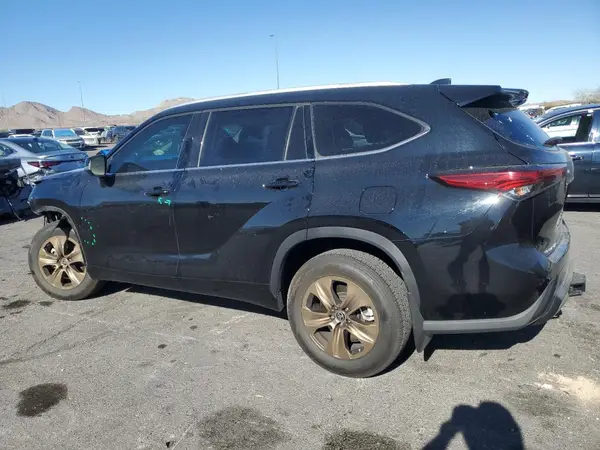 5TDAARAH7NS511770 2022 TOYOTA HIGHLANDER - Image 2