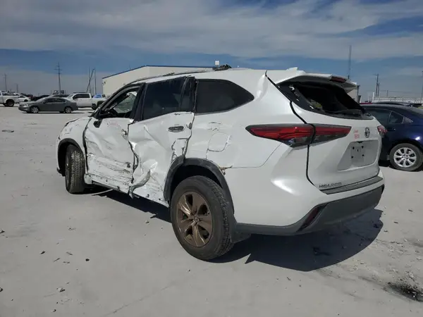 5TDAARAH9NS514797 2022 TOYOTA HIGHLANDER - Image 2