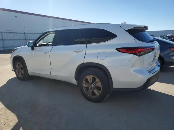 5TDAARAHXNS514405 2022 TOYOTA HIGHLANDER - Image 2