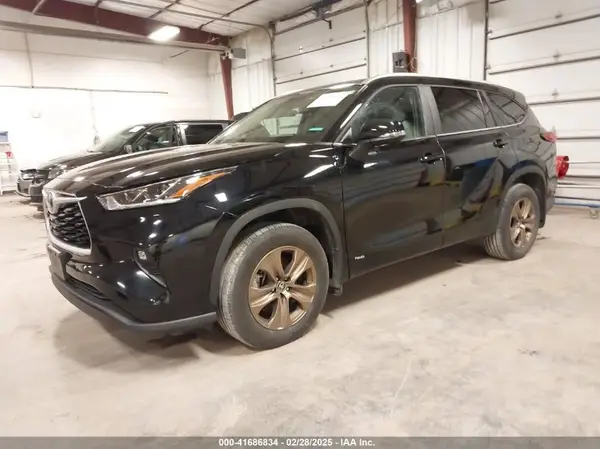 5TDABRCH3PS113176 2023 TOYOTA HIGHLANDER - Image 2