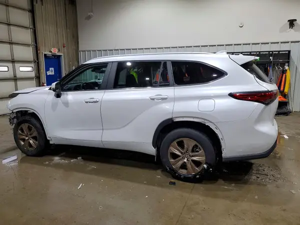 5TDABRCH3PS584910 2023 TOYOTA HIGHLANDER - Image 2