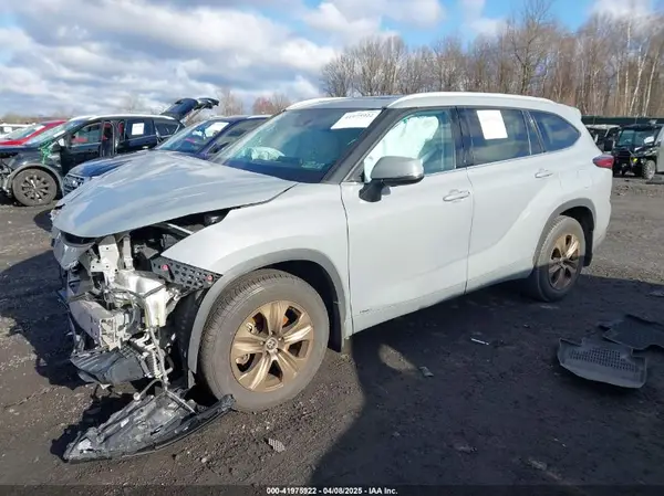 5TDABRCH5NS544065 2022 TOYOTA HIGHLANDER - Image 2