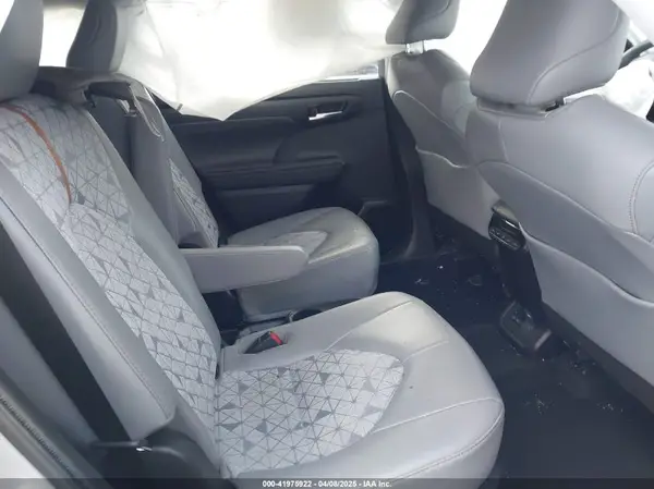 5TDABRCH5NS544065 2022 TOYOTA HIGHLANDER - Image 8
