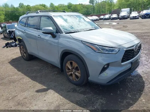 5TDABRCH6NS539375 2022 TOYOTA HIGHLANDER - Image 1