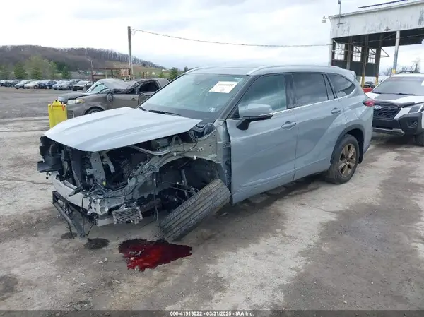 5TDABRCH7NS537859 2022 TOYOTA HIGHLANDER - Image 2