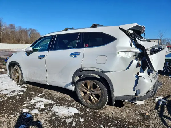 5TDABRCH7NS541247 2022 TOYOTA HIGHLANDER - Image 2