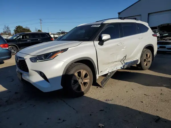 5TDABRCH8NS543430 2022 TOYOTA HIGHLANDER - Image 1