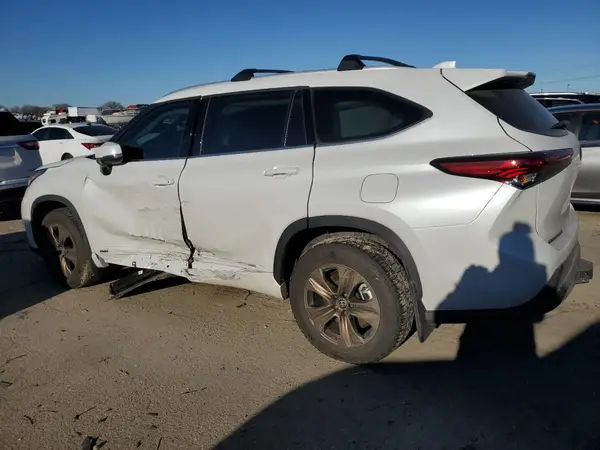 5TDABRCH8NS543430 2022 TOYOTA HIGHLANDER - Image 2