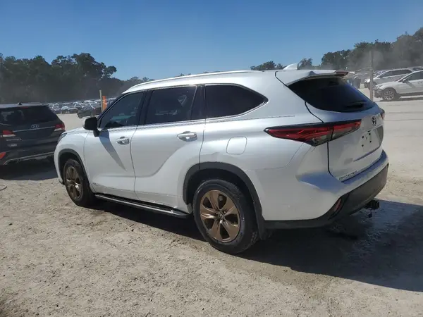 5TDABRCH8NS547719 2022 TOYOTA HIGHLANDER - Image 2