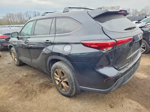 5TDABRCH8PS567486 2023 TOYOTA HIGHLANDER - Image 2