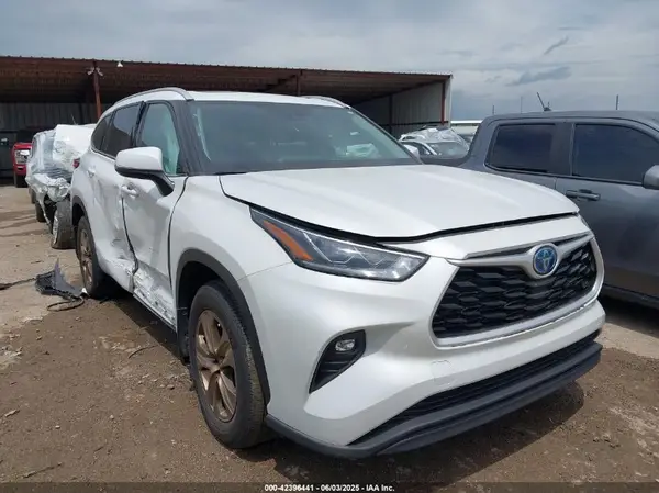 5TDABRCH9NS104107 2022 TOYOTA HIGHLANDER - Image 1