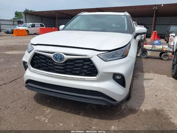 5TDABRCH9NS104107 2022 TOYOTA HIGHLANDER - Image 2