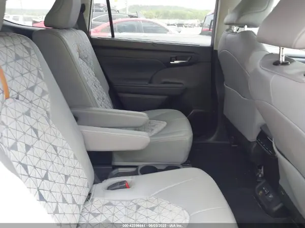 5TDABRCH9NS104107 2022 TOYOTA HIGHLANDER - Image 8