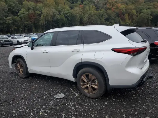 5TDABRCH9NS559846 2022 TOYOTA HIGHLANDER - Image 2
