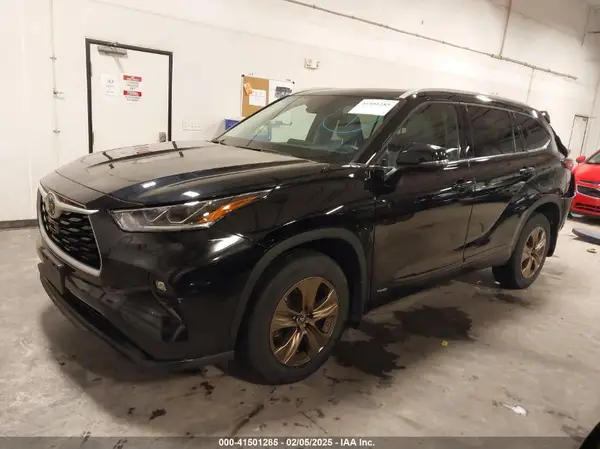 5TDABRCHXNS537970 2022 TOYOTA HIGHLANDER - Image 2