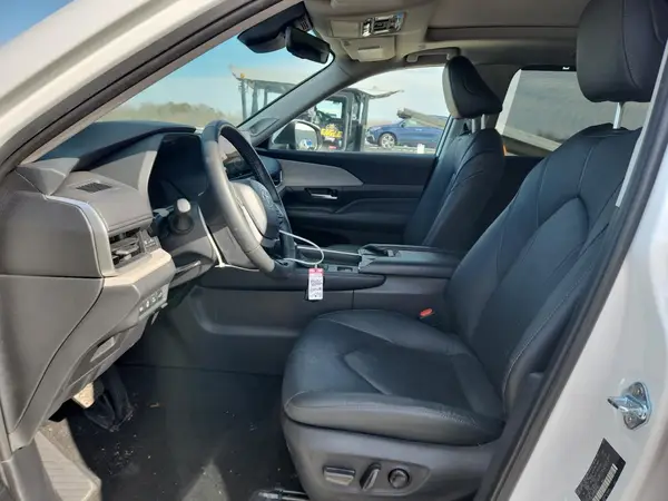 2025 TOYOTA HIGHLANDER auction photo 7