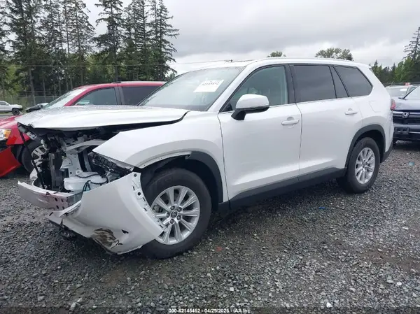 5TDACAB57RS009802 2024 TOYOTA HIGHLANDER - Image 2