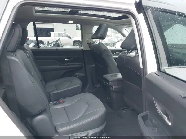5TDACAB57RS009802 2024 TOYOTA HIGHLANDER - Image 8