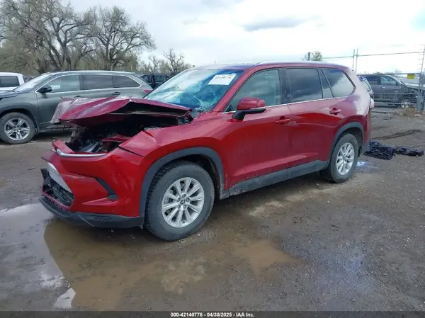 5TDACAB58RS005886 2024 TOYOTA HIGHLANDER - Image 2