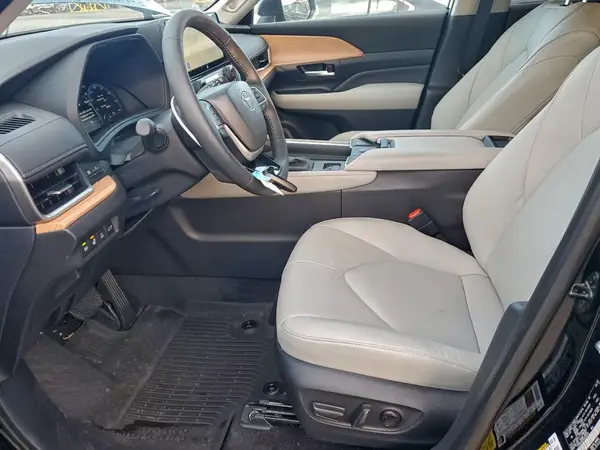 2025 TOYOTA HIGHLANDER auction photo 7