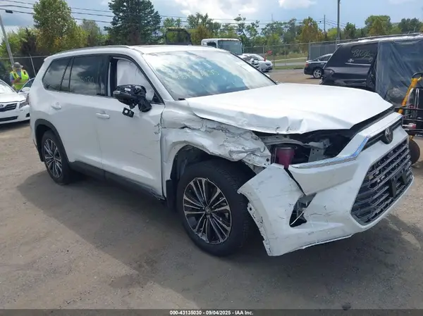 5TDADAB50RS010447 2024 TOYOTA HIGHLANDER - Image 1