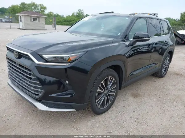 5TDADAB55RS002120 2024 TOYOTA HIGHLANDER - Image 2