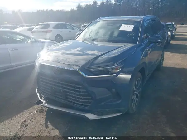 5TDADAB58RS000426 2024 TOYOTA HIGHLANDER - Image 2