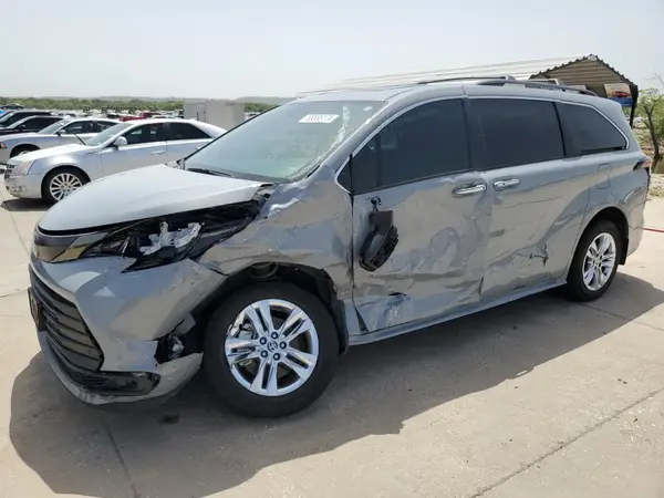 5TDASKFC4NS043062 2022 TOYOTA SIENNA - Image 1