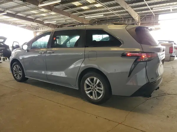 5TDASKFC5NS043586 2022 TOYOTA SIENNA - Image 2