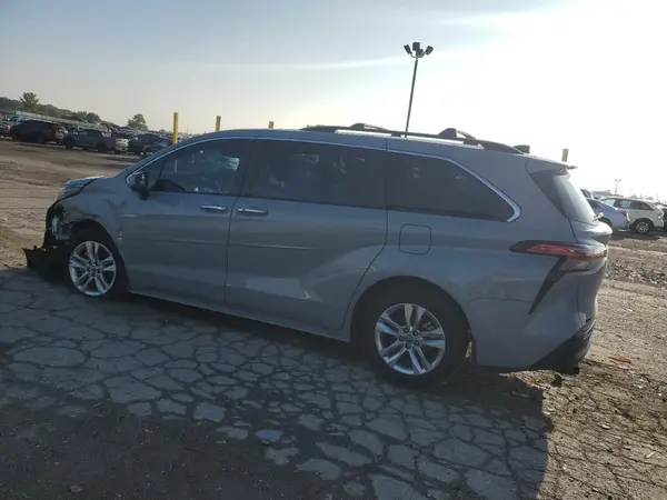 5TDASKFC6NS056525 2022 TOYOTA SIENNA - Image 2