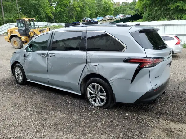 5TDASKFC6NS057884 2022 TOYOTA SIENNA - Image 2