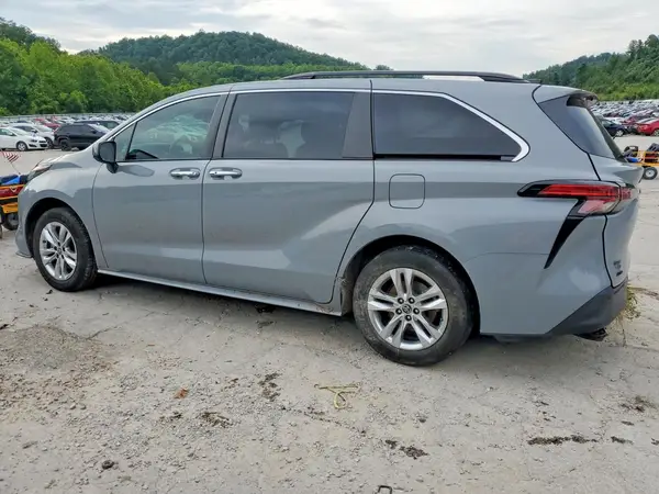 5TDASKFC8NS051259 2022 TOYOTA SIENNA - Image 2