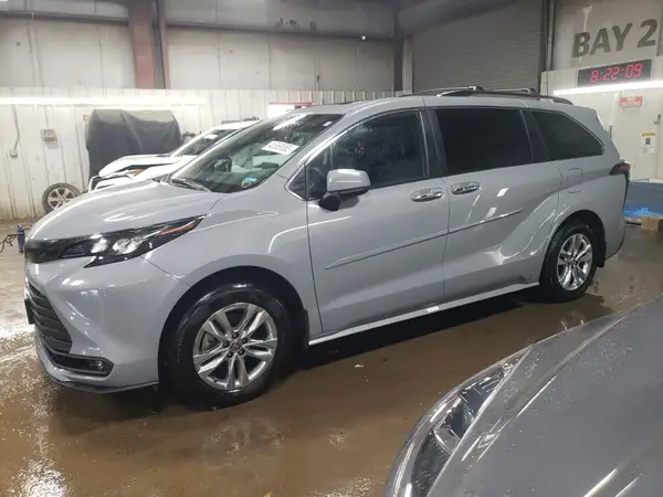 5TDASKFC9NS042151 2022 TOYOTA SIENNA - Image 1