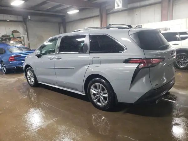 5TDASKFC9NS042151 2022 TOYOTA SIENNA - Image 2