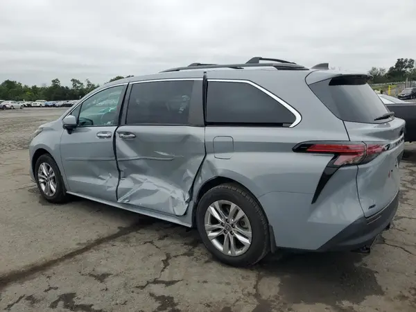 5TDASKFCXNS058083 2022 TOYOTA SIENNA - Image 2