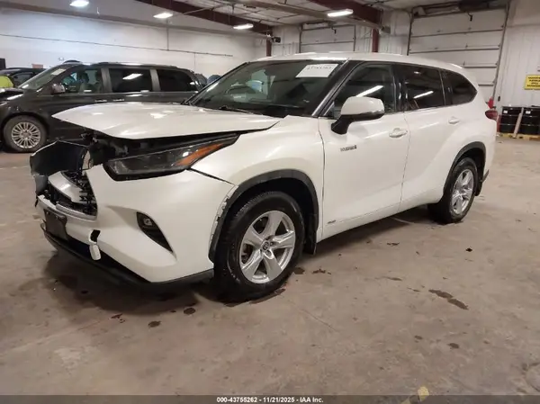5TDBBRCH0MS518718 2021 TOYOTA HIGHLANDER - Image 2