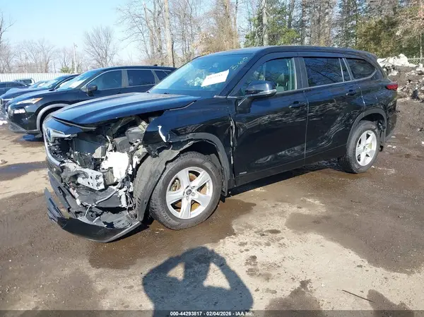 5TDBBRCH0PS133924 2023 TOYOTA HIGHLANDER - Image 2