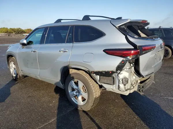 5TDBBRCH1NS557142 2022 TOYOTA HIGHLANDER - Image 2
